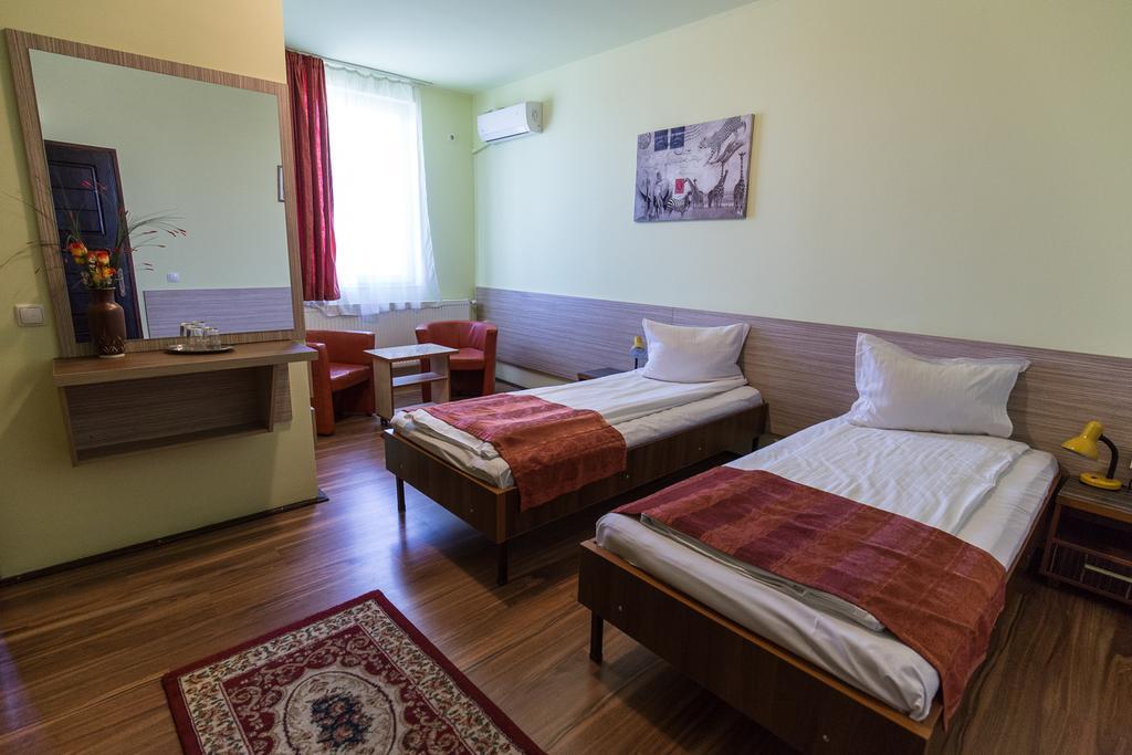 Pension Varadia Oradea Exterior photo