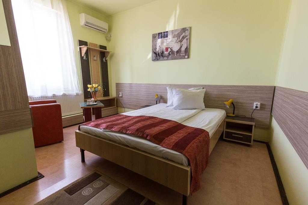 Pension Varadia Oradea Exterior photo