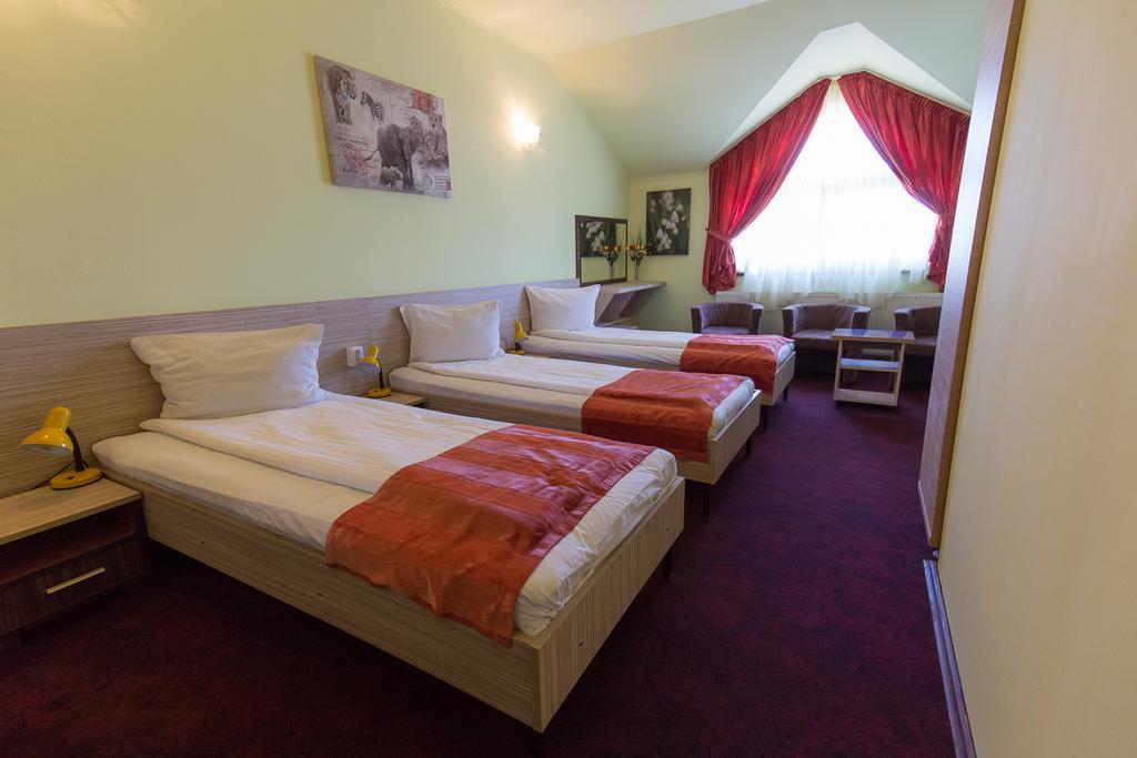 Pension Varadia Oradea Exterior photo