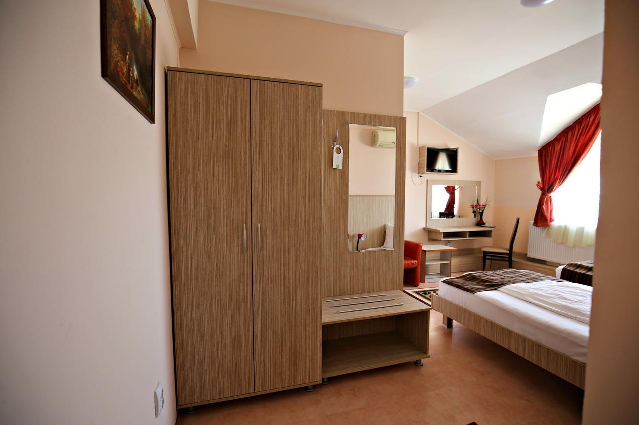 Pension Varadia Oradea Exterior photo
